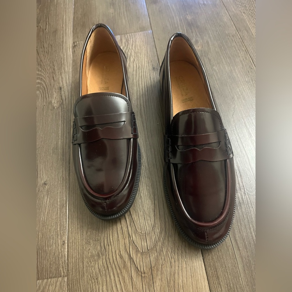 Cruza Women's Burgundy Penny Loafers